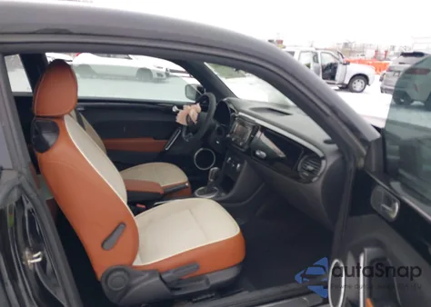 2015 Volkswagen Beetle 1.8T Classic z USA, uszkodzony, nr VIN 3VWF17AT7FM656126